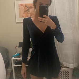 NAVY VELOUR ROMPER. URBAN OUTFITTERS. SIZE SMALL.